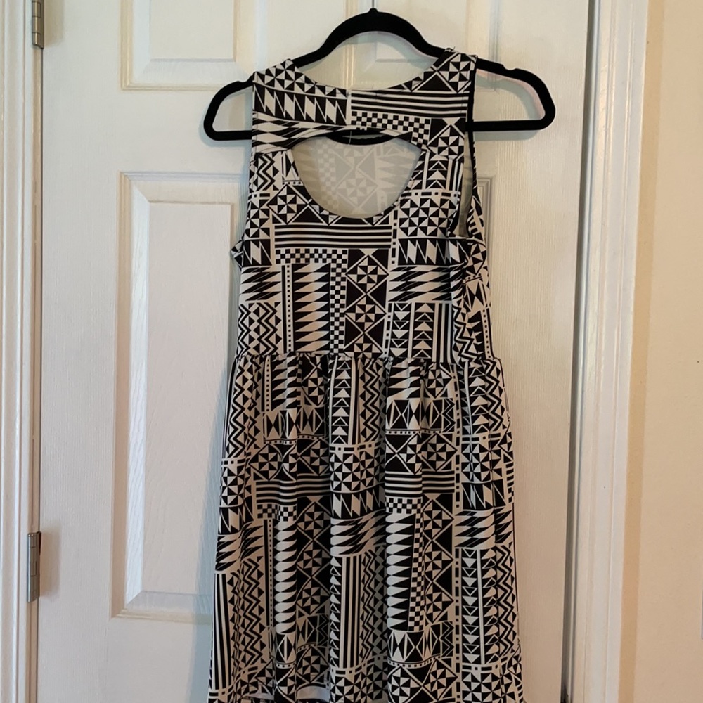 Dress - Picture 3 of 4